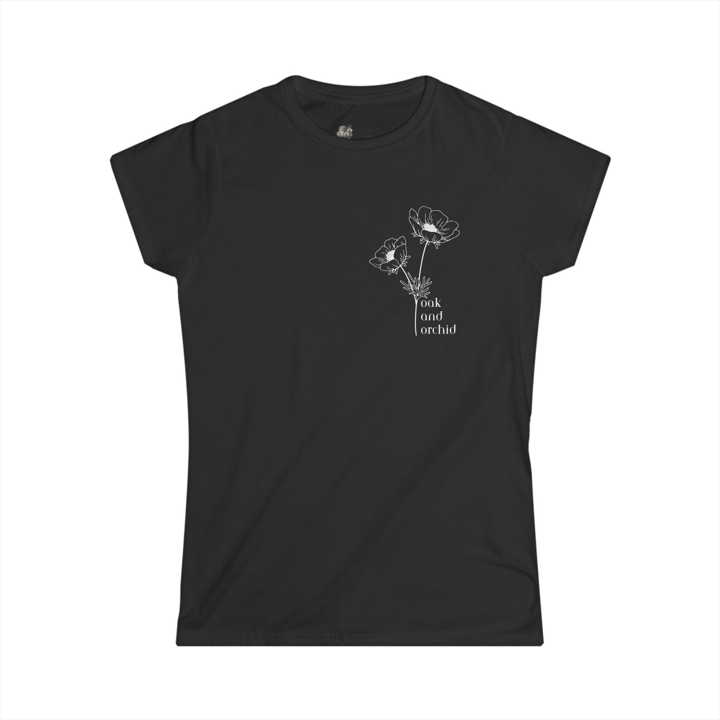 Minimalist Magnolia - Chic Floral Women's Tee, Casual T-Shirt, Unique Graphic Shirt, Everyday Wear, Gift for Her, Cute Summer Top