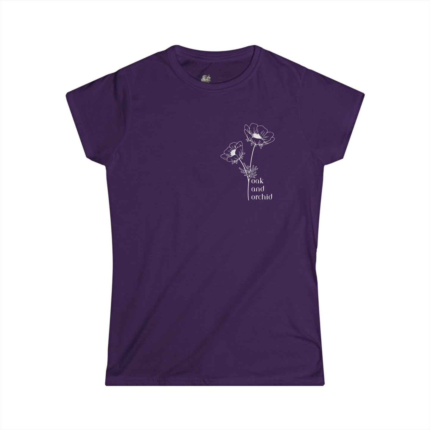 Minimalist Magnolia - Chic Floral Women's Tee, Casual T-Shirt, Unique Graphic Shirt, Everyday Wear, Gift for Her, Cute Summer Top